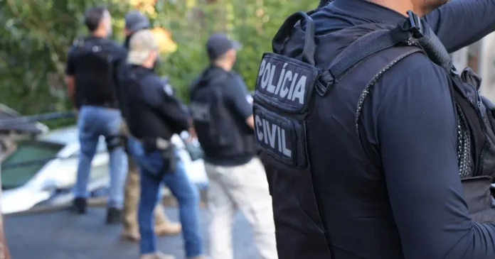 MULHER CASA DA FILHA